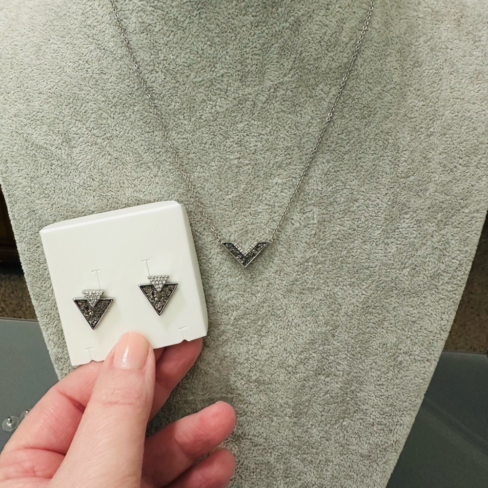 Origami Owl necklace & earring set